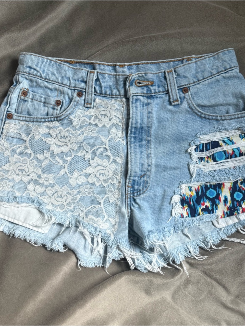 Vintage Levi’s 550 Denim Shorts Cutoffs Size 30 Distressed Boho Lace Festival